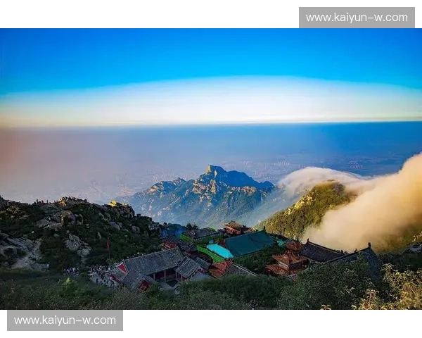 泰山之巅与外滩之巅的对话：当山东的“厚道”撞上上海的“精致”，谁才是你灵魂的归宿？